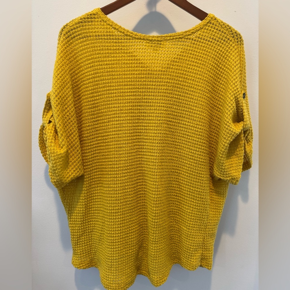 Umgee Mustard Waffle Knit Top V Neck Boho Short Sleeve Button Tab M - Picture 3 of 7